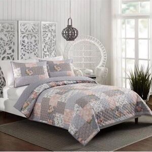 Modern Heirloom ~ Full/Queen ~ 3pc La Flor Quilt Set Blush/Gray Floral